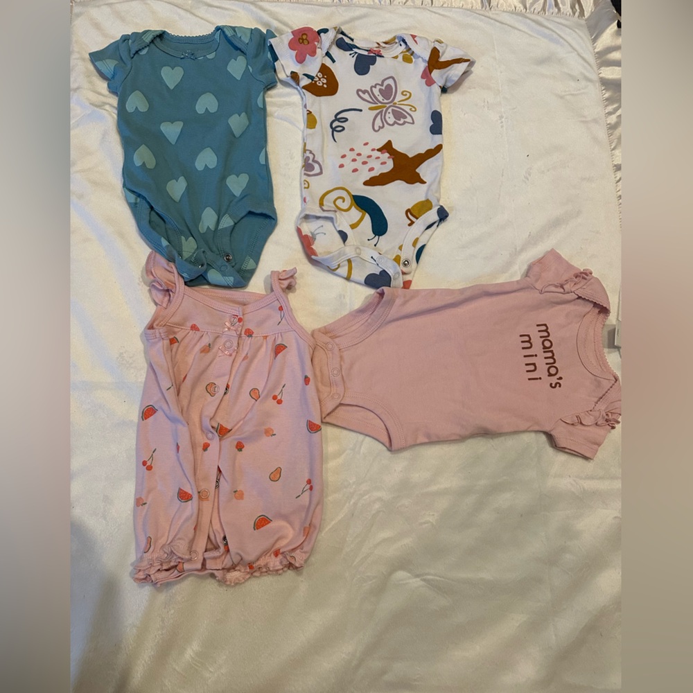 3 onsies and carters outfit, like new Bundle 3 month